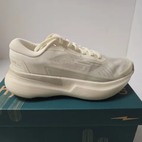 HYLO AXIS UNDYED/PEBBLE UK 4 BOXED