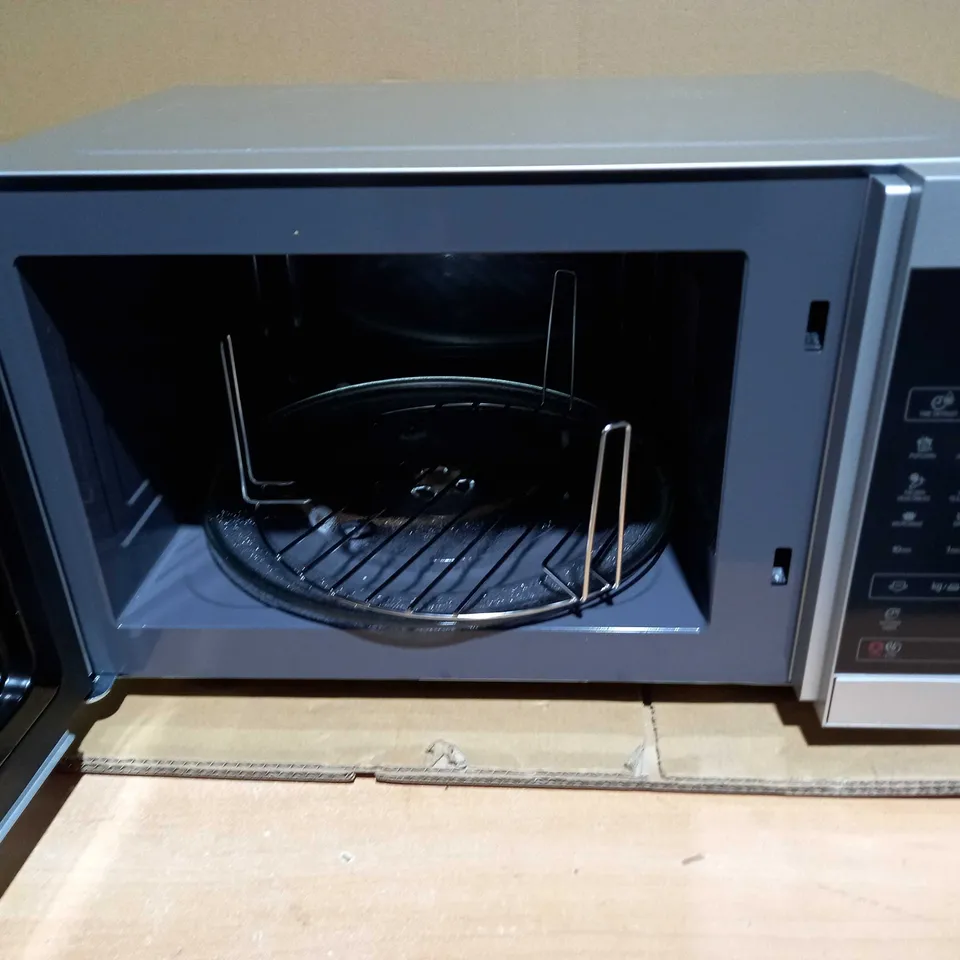 SHARP YC-MG51 MICROWAVE OVEN WITH GRILL