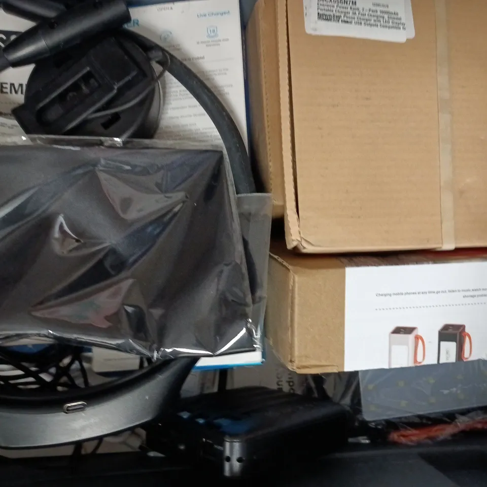 APPROXIMATELY 10 ASSORTED HOUSEHOLD ITEMS TO INCLUDE SLEEP EARPHONE, SOUNDCORE R50I TRUE WIRELESS EARBUDS, ETC - COLLECTION ONLY