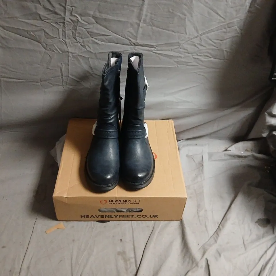 HEAVENLY FEET WOMEN'S BLACK KNEE-HIGH BOOTS