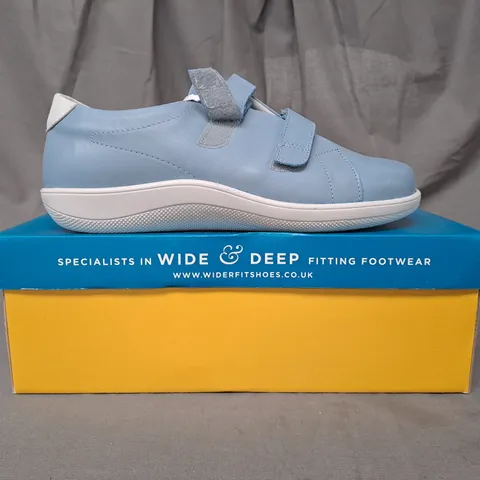 BOXED PAIR OF DB SCOTT SHOES IN SKY BLUE UK SIZE 6.5