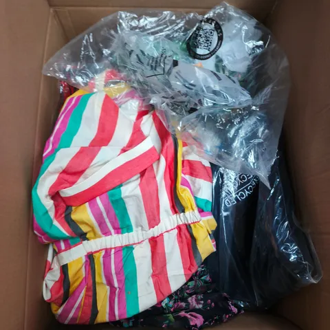 LARGE BOX OF APPROXIMATELY 25 ASSORTED CLOTHING ITEMS IN VARIOUS COLOURS, STYLES AND SIZES - COLLECTION ONLY