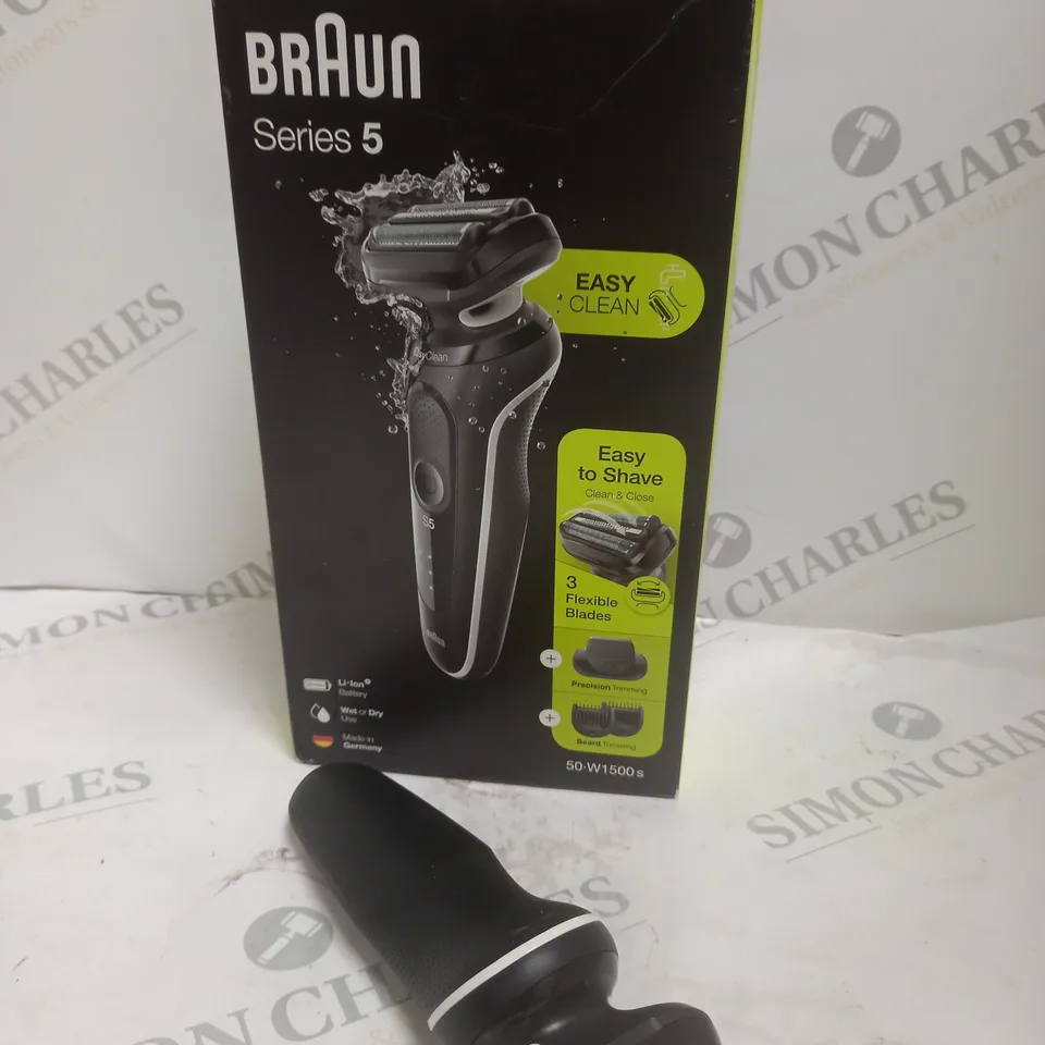 BOXED BRAUN SERIES 5 WET OR DRY ELECTRIC SHAVER