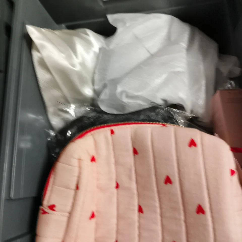 APPROXIMATELY 20 HEALTH AND BEAUTY PRODUCTS TO INCLUDE DOVE VELVET GLOW BODY WASH, GENGIGEL TOOTHPASTE AND BED HEAD FOR MEN PEPPERMINT CONDITIONER