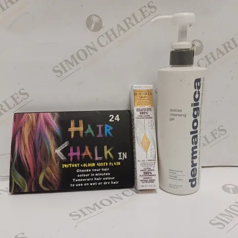APPROXIMATELY 10 ASSORTED HEALTH AND BEAUTY PRODUCTS TO INCLUDE CHARLOTTE TILBURY BEAUTIFUL SKIN FOUNDATION, DERMALOGICA SPECIAL CLEANSING GEL, HAIR CHALK  