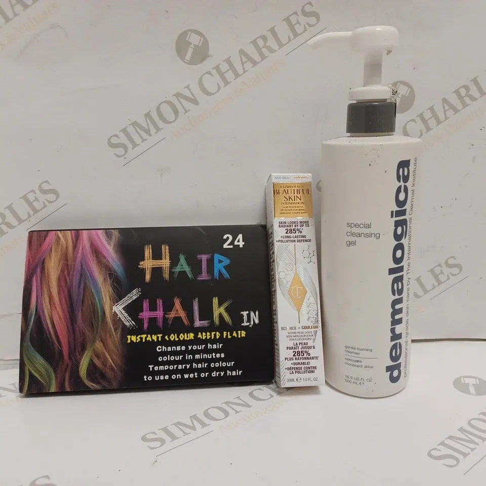APPROXIMATELY 10 ASSORTED HEALTH AND BEAUTY PRODUCTS TO INCLUDE CHARLOTTE TILBURY BEAUTIFUL SKIN FOUNDATION, DERMALOGICA SPECIAL CLEANSING GEL, HAIR CHALK