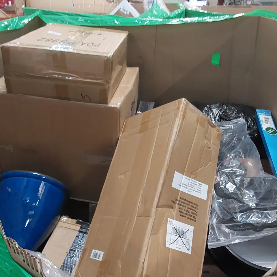 PALLET OF ASSORTED CONSUMER PRODUCTS TO INCLUDE: TURNTABLE HI-FI SYSTEM WITH SPEAKERS, CANON WIRELESS PRINTER, ROLLING STOOL, LAPTOP TRAY, GAMING MOUSE MATS ECT
