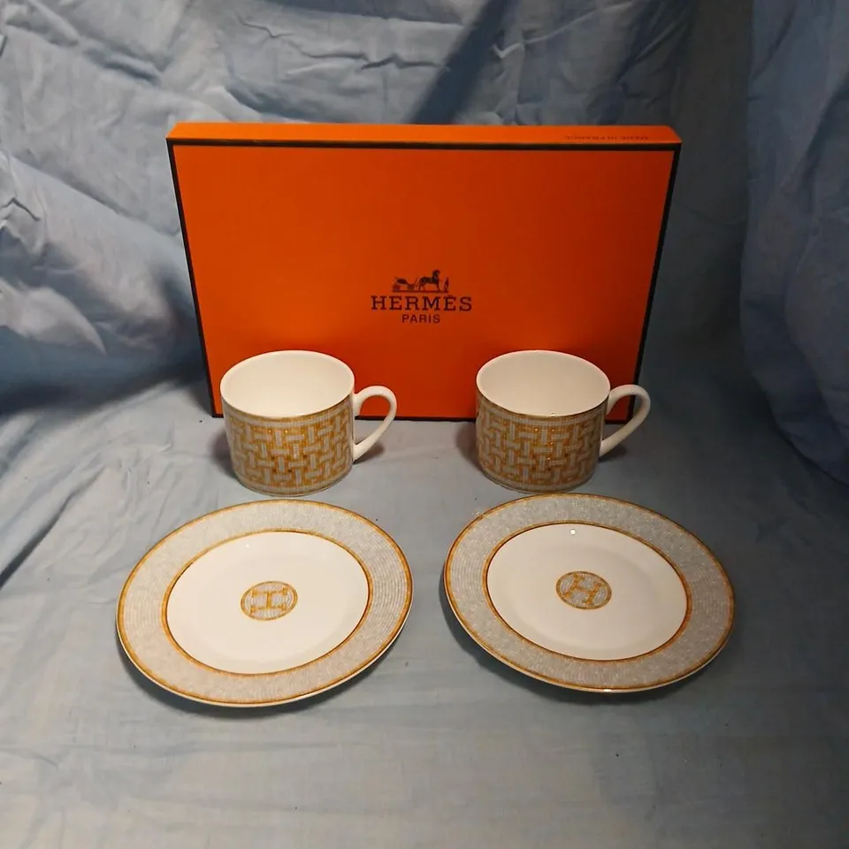 HERMÈS PARIS PORCELAIN SET – 2 MUGS & 2 PLATES WITH ORANGE LATTICE PATTERN