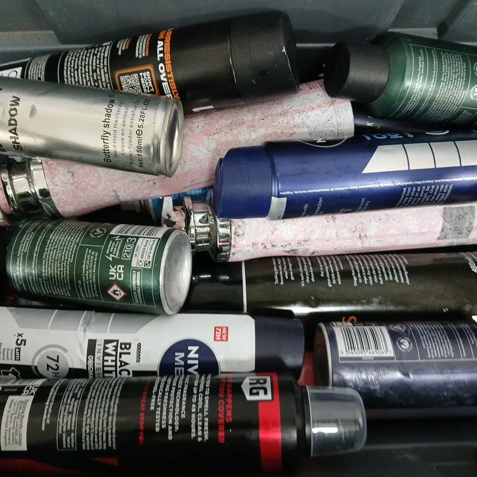 APPROXIMATELY 15 ASSORTED AEROSOLS TO INCLUDE GOODYEAR DE-ICER, TED BAKER DEODORANT, NIVEA MEN, ETC - COLLECTION ONLY