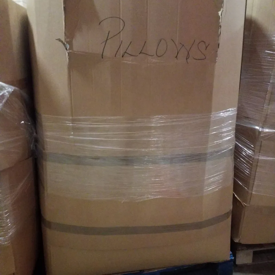 PALLET CONTAINING ASSORTED PILLOWS & CUSHIONS