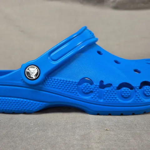 PAIR OF CROCS BAYA CLOGS IN BLUE UK SIZE M6/W7