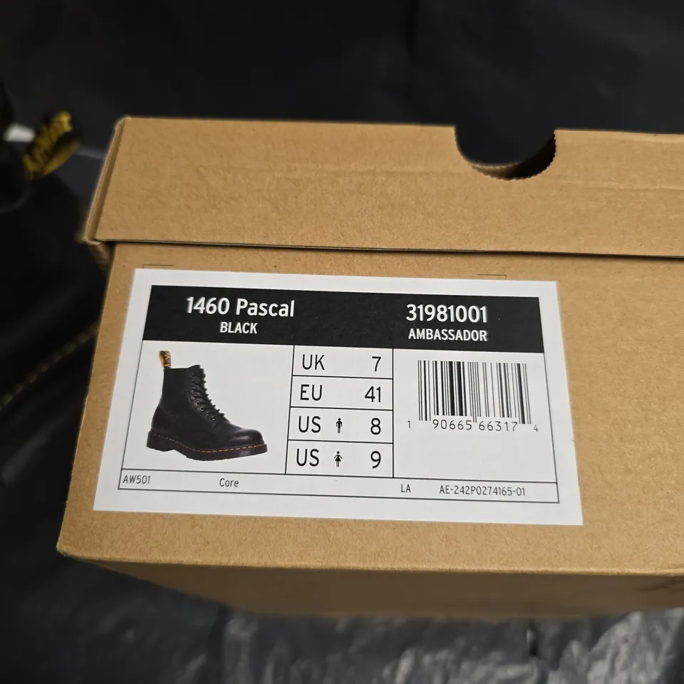 DR. MARTENS 1460 PASCAL BLACK LEATHER BOOTS – UK 7