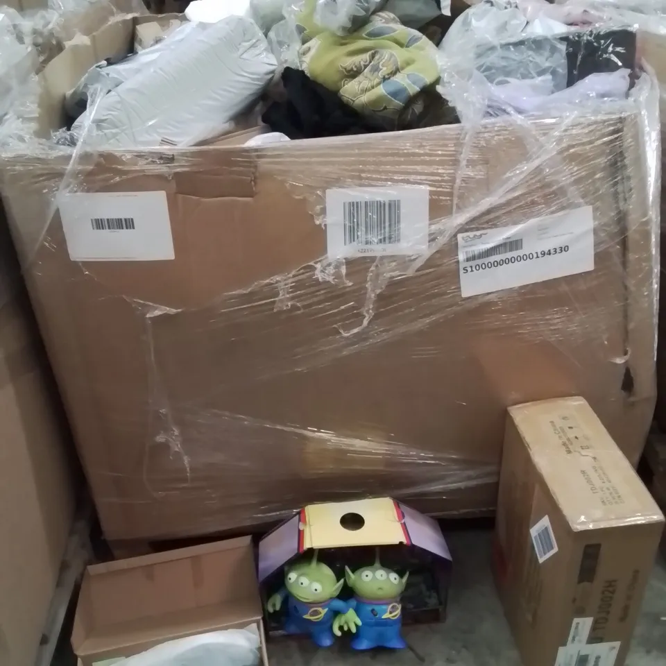PALLET OF ASSORTED HOUSEHOLD GOODS AND PRODUCTS TO INCLUDE;WOMEN'S SHOES,TOY STORY ALIEN TOY,MONITOR BRACKET