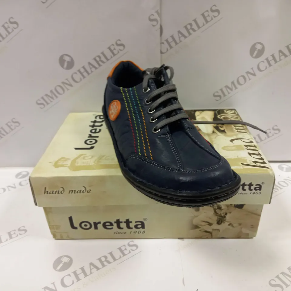 BOXED PAIR OF LORETTA HAK36005 CASUAL LACE UP SHOES IN NAVY UK SIZE 6