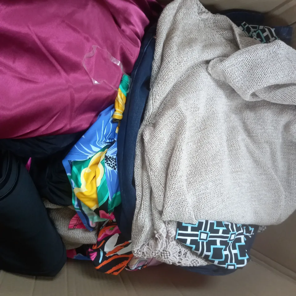 BOX OF APPROX 20 ASSORTED CLOTHING ITEMS TO INCLUDE -NINA LEONARD - TOGETHER - COCO BLANCO ECT