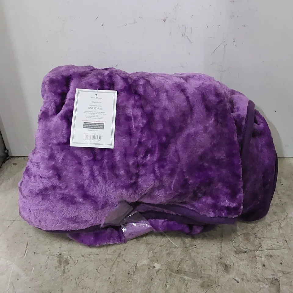 BAGGED MOONIKA THROW BLANKET // SIZE: 125 X 150cm