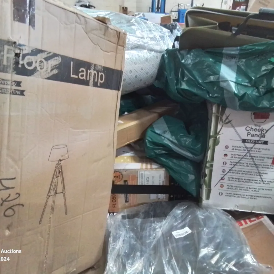 MIXED PALLET OF VARIOUS HOUSEHOLD ITEMS TO INCLUDE:FLOOR LAMP, PET BED, ELECTRIC INSECT KILLER, REFRIGERATOR DRAW ORGANISER AND LOTS MORE UNMARKED BOXED ITEMS 