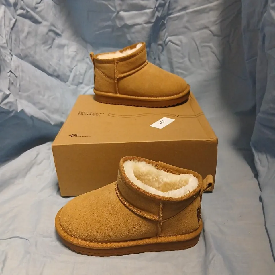 EVELLYHOOD CHILDS SNOW BOOTS – CHESTNUT, SIZE 31