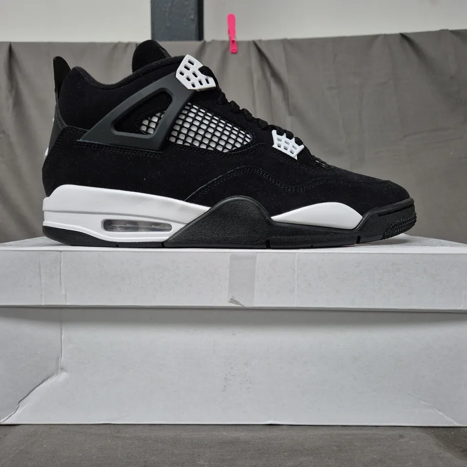 BOXED PAIR OF NIKE AIR JORDAN 4 RETRO SHOES IN BLACK/WHITE UK SIZE 11