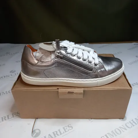 BOXED MAISON DE NIMES SILVER TRAINERS SIZE 7