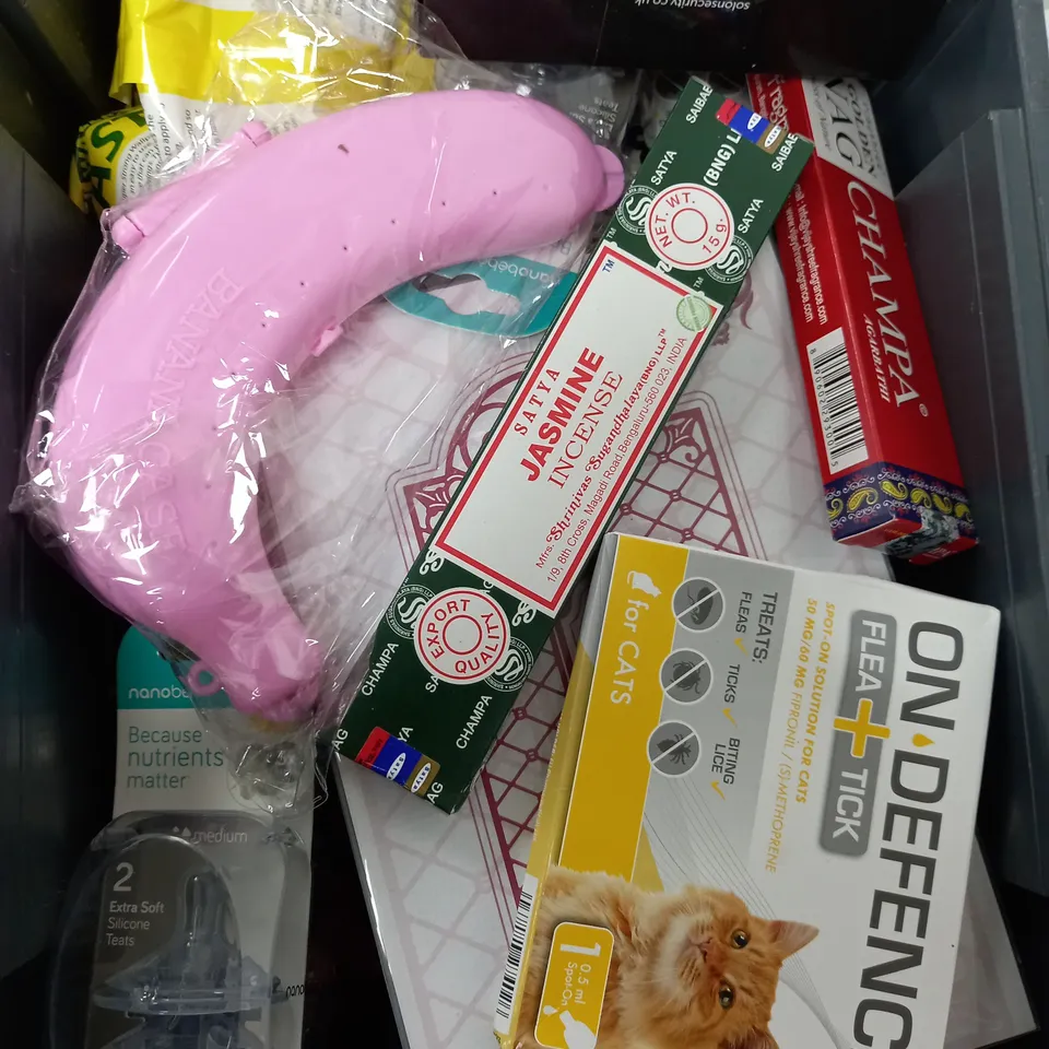 BOX OF APPROXIMATELY 10 ASSORTED ITEMS TO INCLUDE - BOTTLE LIDS, INCENSE , THERMOMETER ETC