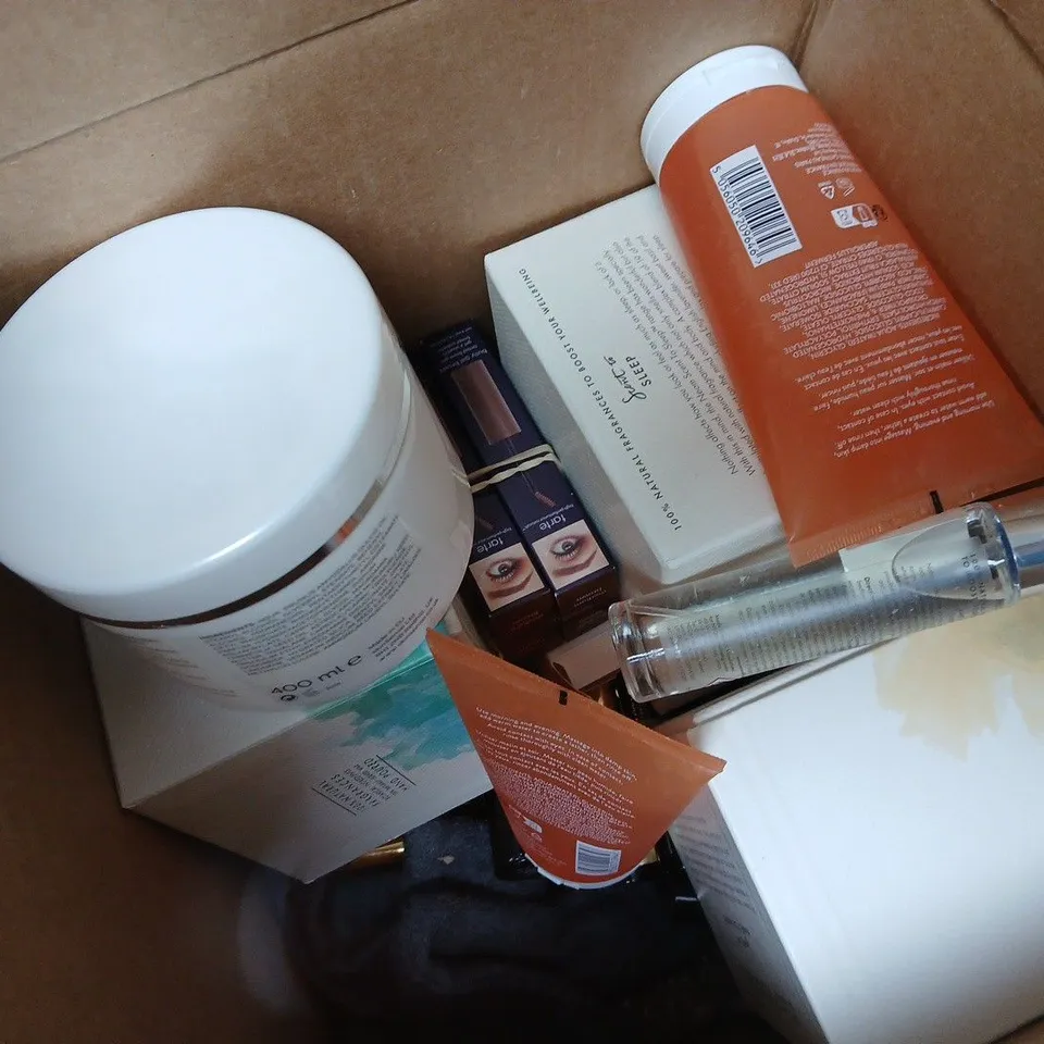 APPROXIMATELY 12 ASSORTED COSMETICS ITEMS TO INCLUDE USED NEOM CANDLE, GATINEAU RADIANCE CLEANSER, SKIN SENSE BODY CREAM, ETC