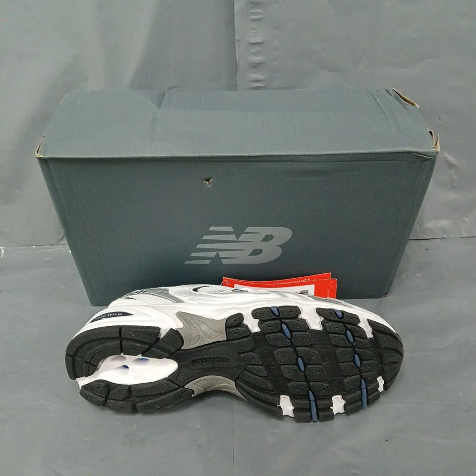 BOXED PAIR OF 530 RUNNING METALIC/NAVY UK 7