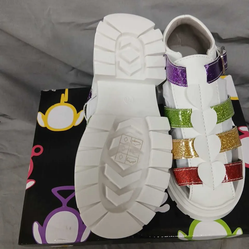 BRAND NEW BOXED KOI X TELETUBBIES GLITTER TRUMPETS KIDZ SANDALS – WHITE, UK 11 (K)