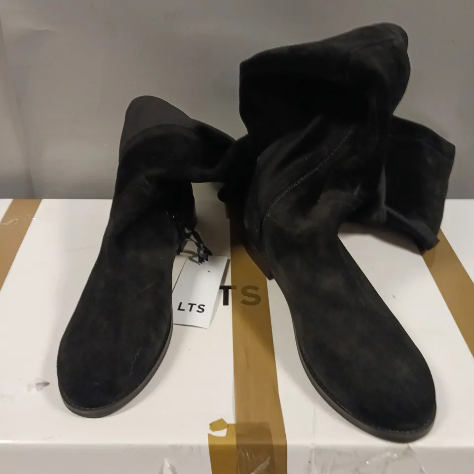 BOXED PAIR OF LTS HIGH LENGTH BOOTS IN BLACK - 10