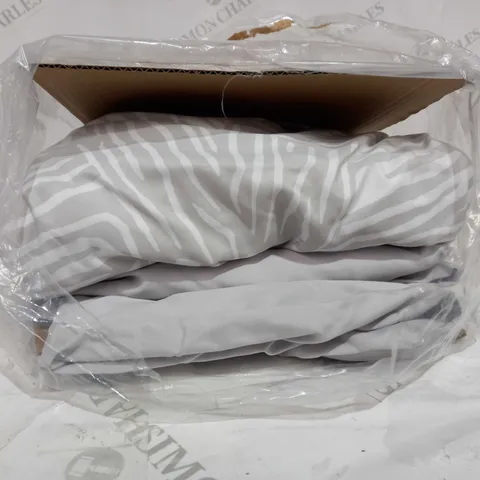 SUPERSOFT BY COZEE HOME SET OF 2 PRINT AND SOLID FITTED SHEET