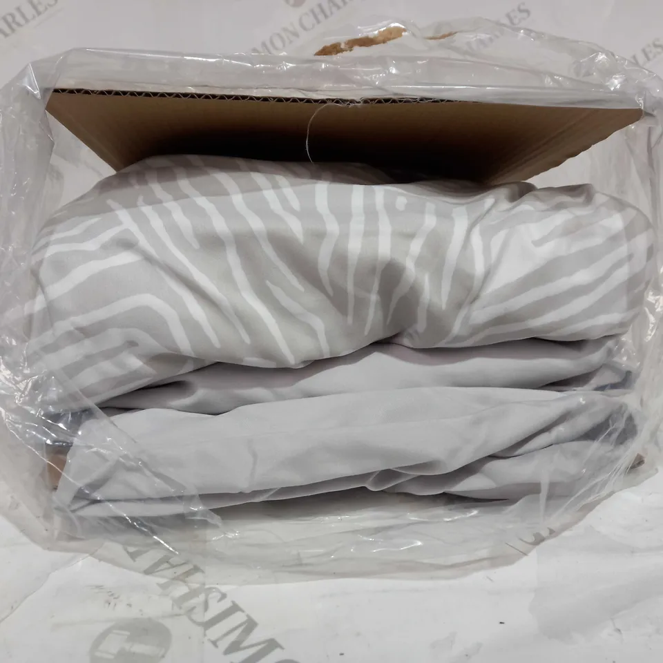 SUPERSOFT BY COZEE HOME SET OF 2 PRINT AND SOLID FITTED SHEET