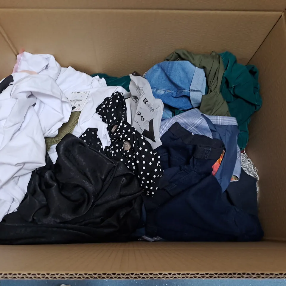 LARGE QUANTITY OF ASSORTED CLOTHING ITEMS TO INCLUDE ZARA, H&M AND SHEIN