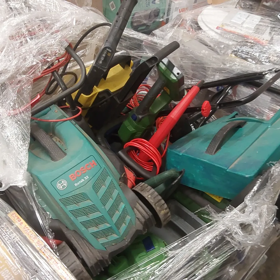 PALLET CONTAINING A LARGE QUANTITY OF ASSORTED UNCHECKED LAWN MOWERS, ELECTRIC BLOWER ECT