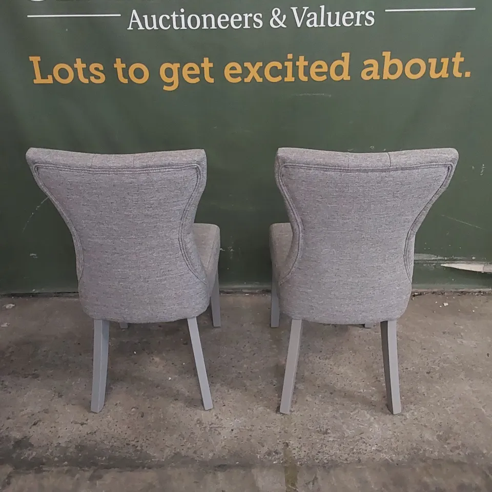 SET OF 2 BEWLEY LIGHT GREY FABRIC BUTTON BACK DINING CHAIRS WITH GREY LEGS