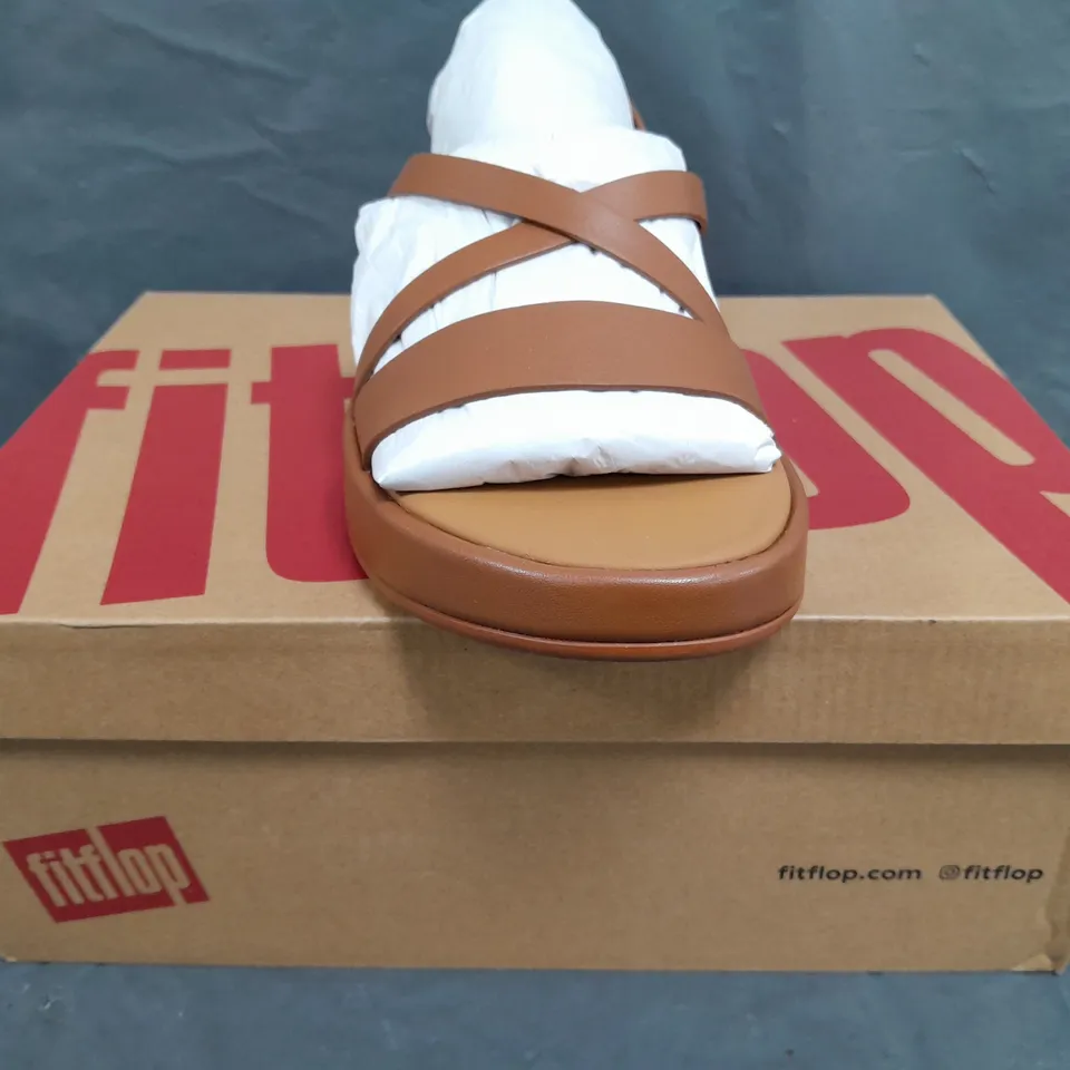 BOXED PAIR OF FITFLOP FLATFORM STRAPPY SANDALS IN BROWN SIZE UK 6