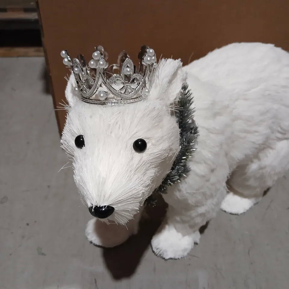 FOUR GISELA GRAHAM LONDON WHITE POLAR BEAR WITH CROWN – DECORATION
