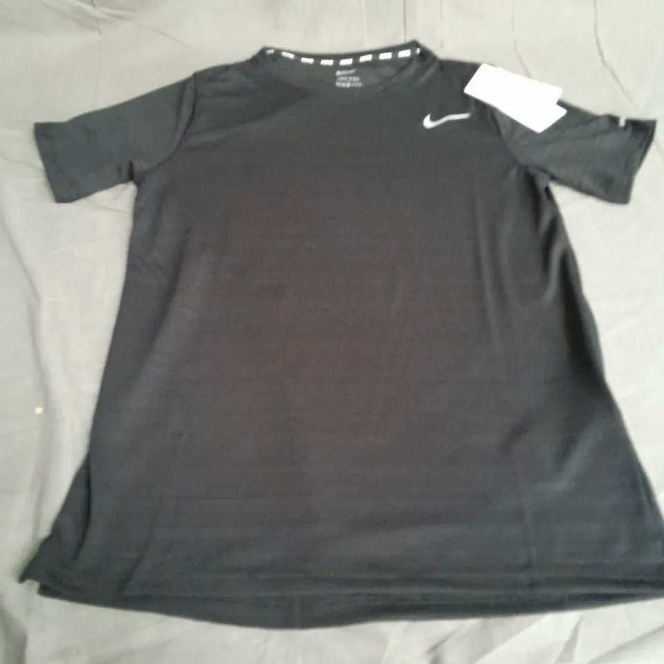 NIKE KIDS' MILER RUN DIVISION T-SHIRT, BLACK - SIZE L