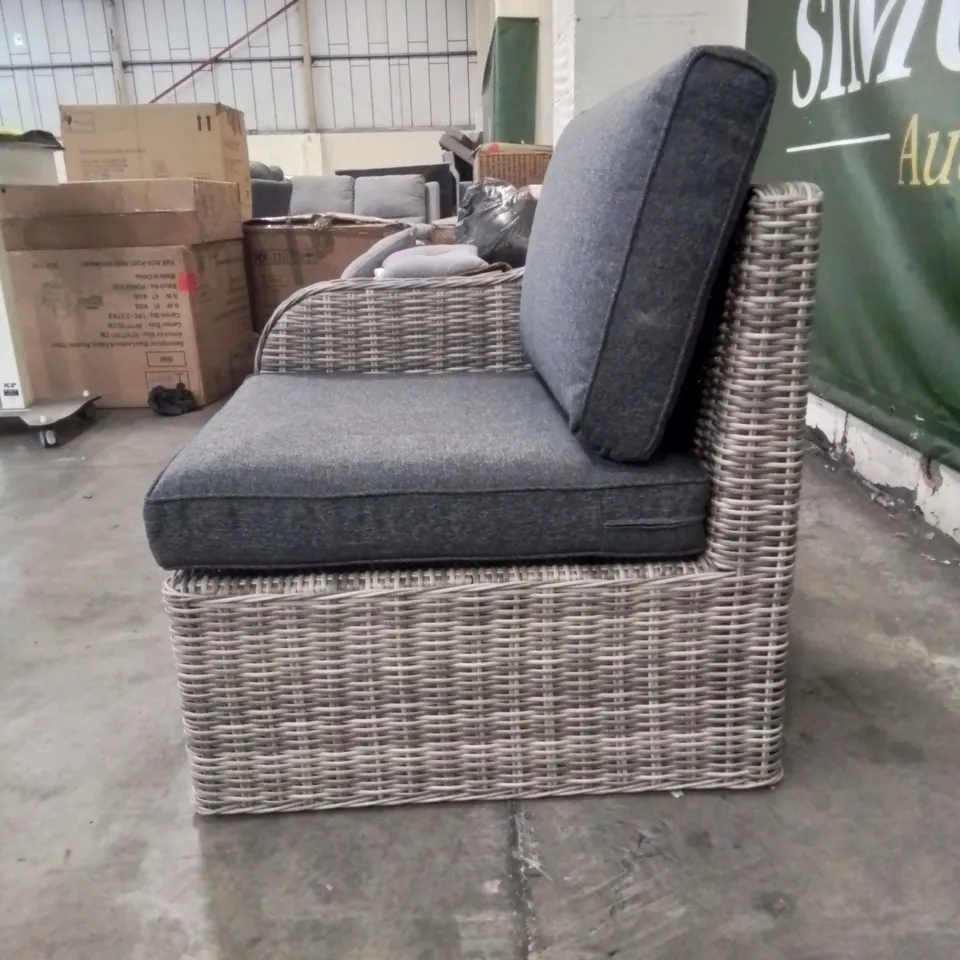 BOXED CURVED ARM RIGHT CORNER CHAIR - LIGHT GREY 