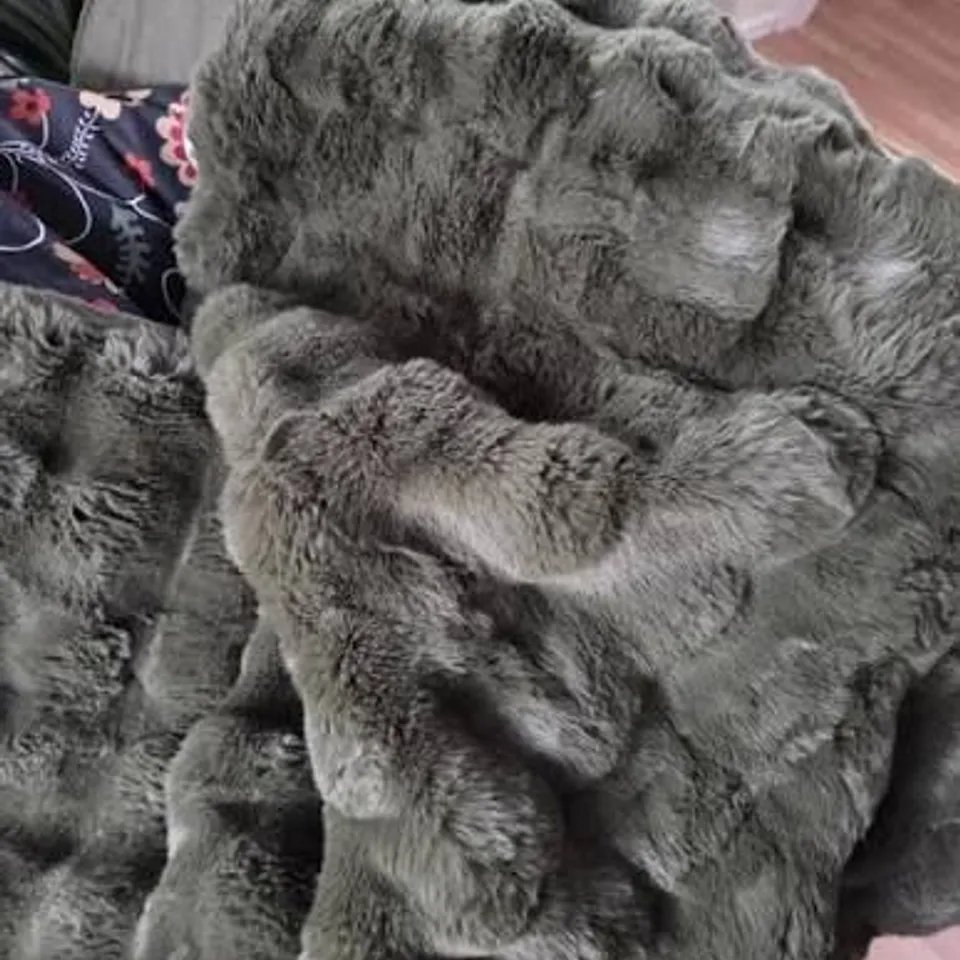 COZEE HOME GIFTABLE TEXTURED LUXURY FAUX FUR THROW GREY