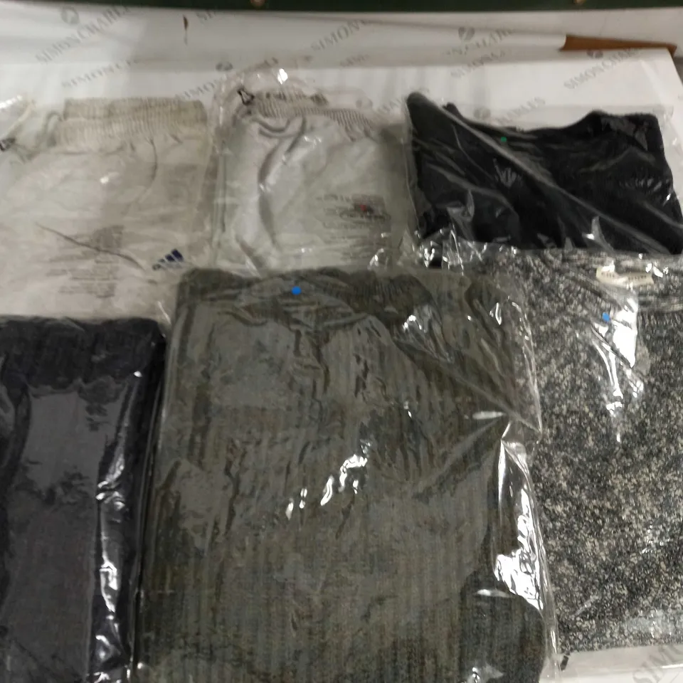 LOT OF 6 ASSORTED BAGGED CLOTHING ITEMS - VARIOUS SIZES