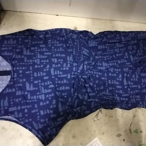 BOX CONTAINING BLUE JUMPSUITS 3XL , 19 PCS AND 1 PCS DR MAX WHITE LEGGINGS, XLV