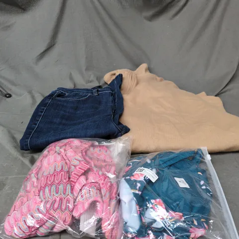 BOX OF APPROXIMATELY 20 ASSORTED CLOTHING ITEMS TO INCLUDE 1/4 ZIP TOP, JEANS, ASSORTED LADIES TOPS ETC