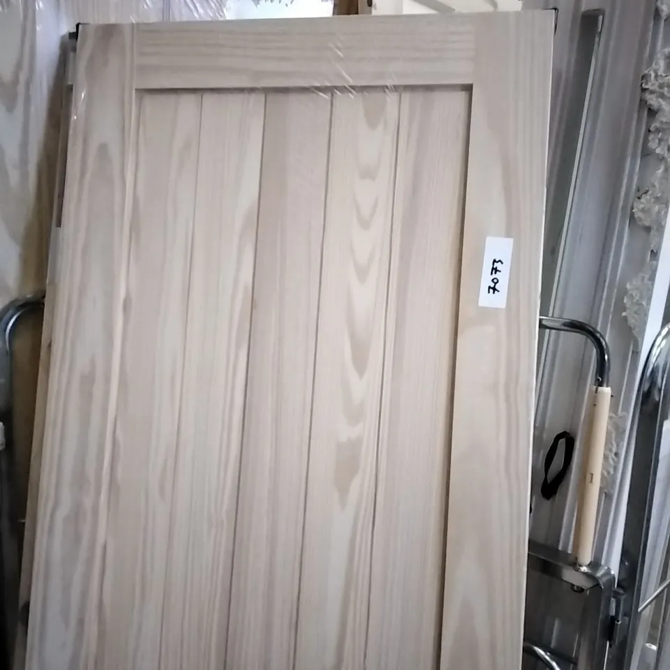 DESIGNER COTTAGE CLEAR PINE PANEL DOOR APPROXIMATELY 762MMX1981MM