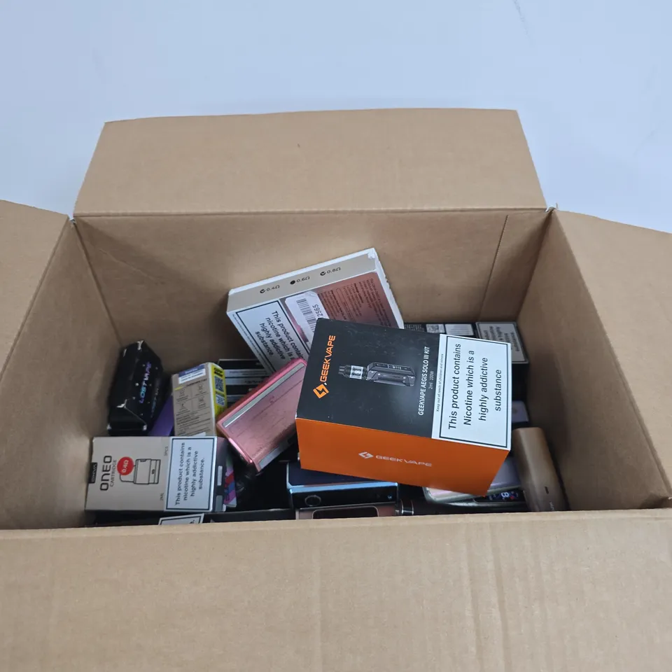 APPROXIMATELY 20 ASSORTED E-CIG PRODUCTS AND ACCESSORIES TO INCLUDE CALIBURN, GEEKVAPE, OXVA ETC 