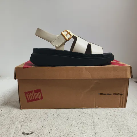 BOXED PAIR OF FITFLOP GEN-FF LEATHER FISHERMAN SANDALS IN CREAM SIZE UK 5