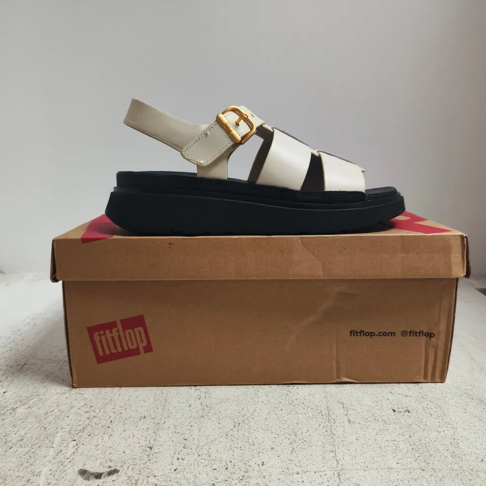 BOXED PAIR OF FITFLOP GEN-FF LEATHER FISHERMAN SANDALS IN CREAM SIZE UK 5