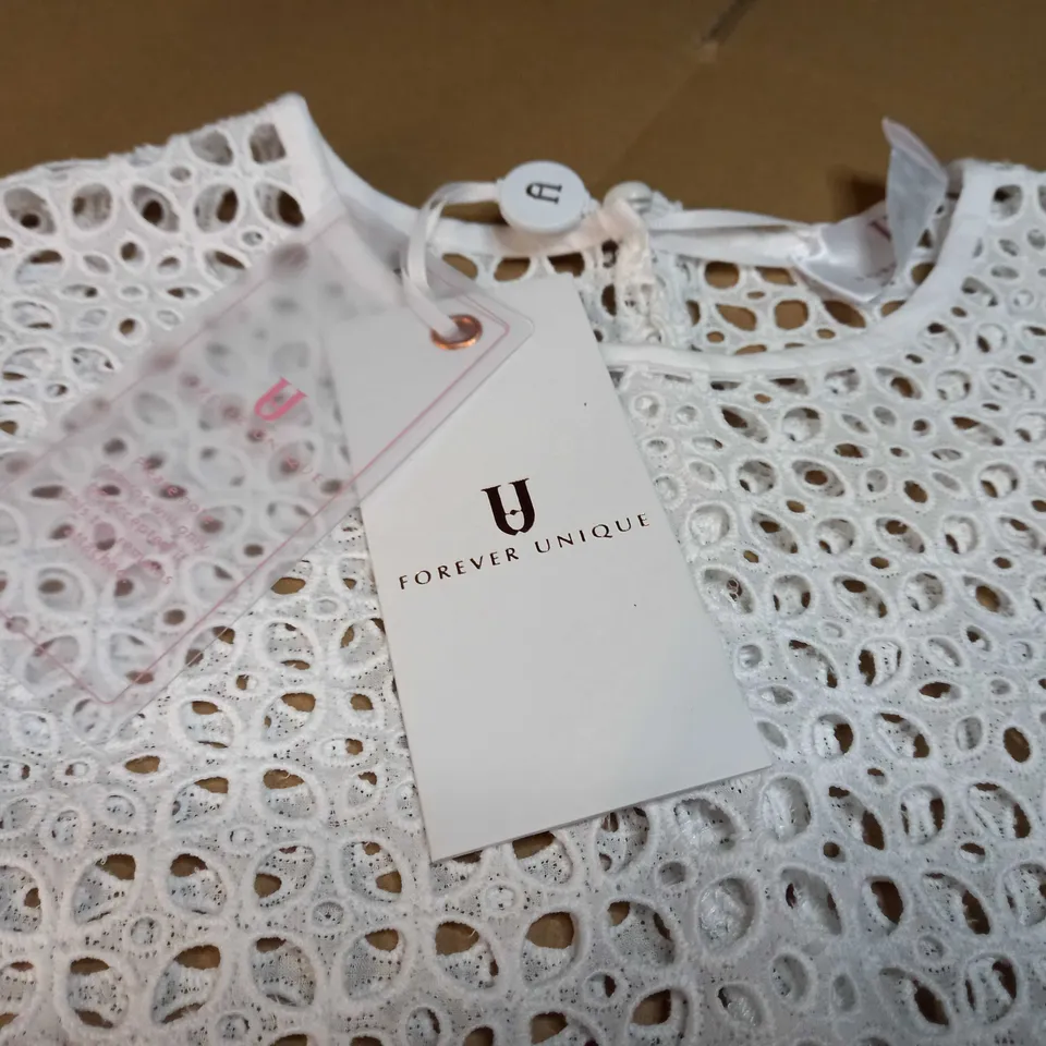 FOREVER UNIQUE WHITE CUT OUT STATEMENT TOP - SIZE 12