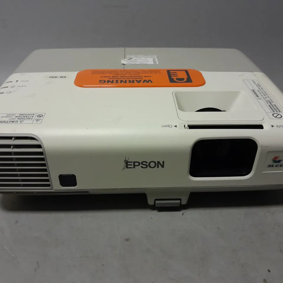 EPSON 3LCD PROJECTOR - EB-P3E