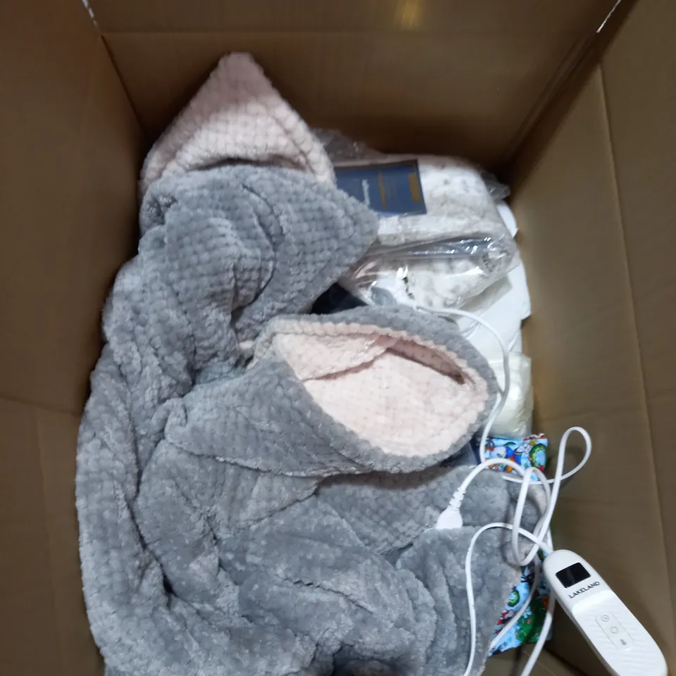 BOX OF ASSORTED HOUSEHOLD ITEMS TO INCLUDE PILLOWS, BLANKETS, HOT WATER BOTTLES ETC 