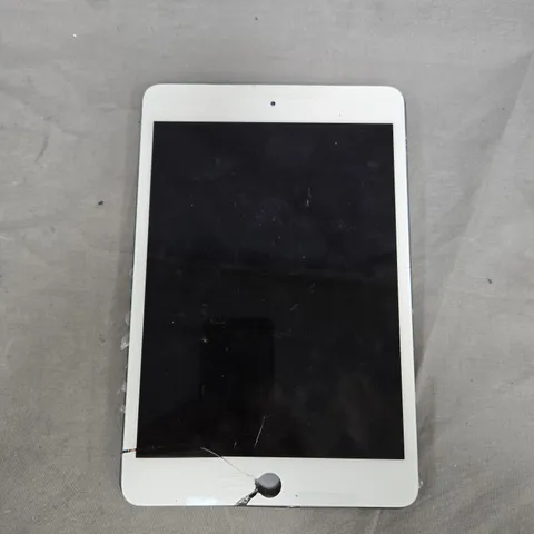APPLE IPAD A2133 IN WHITE